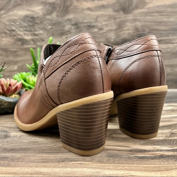 NIB Earth Lina Austin Notched Heeled Low Cut Leather Bootie Mahogany 8M - Picture 7 of 12